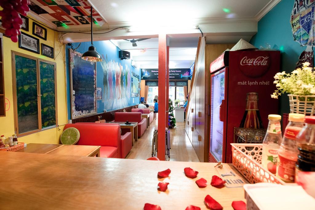 Halong Party Hostel Ха Лонг Екстериор снимка