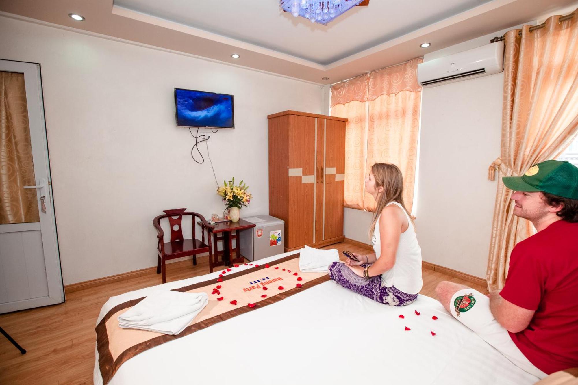 Halong Party Hostel Ха Лонг Екстериор снимка